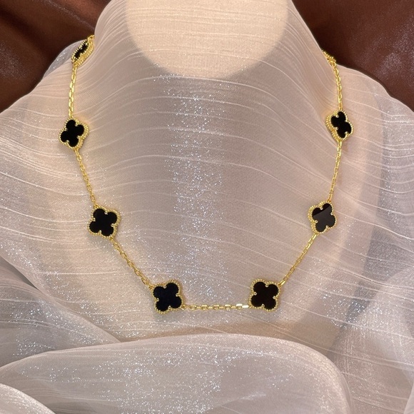 This fabulous necklace Van Cleef & Arpels from the iconic  10 Clover Necklaces,High Quality 15mm Clover Pendant,Malachite Pendant